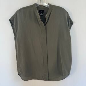 Club Monaco 100% Silk Front Placket Shirt Size XS Olive Green Boxy Short Sleeve